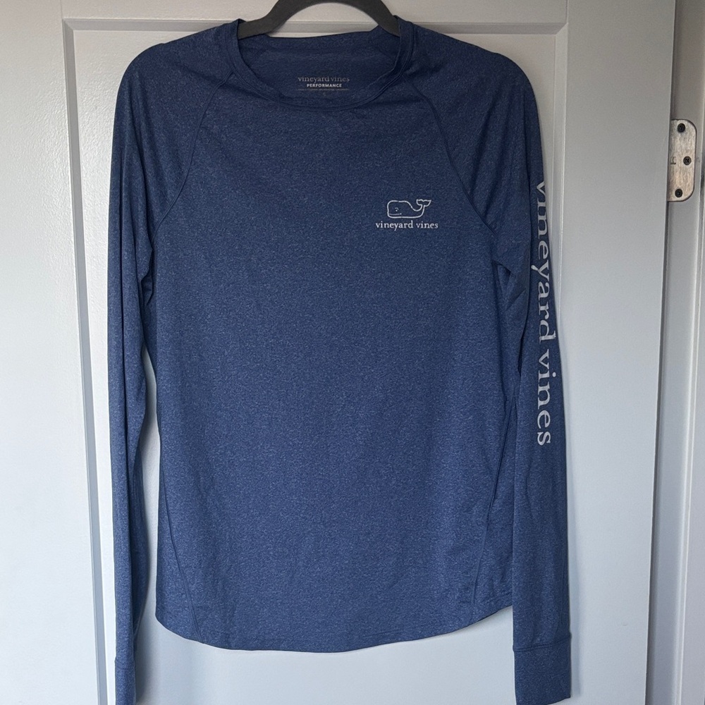 Vineyard Vines women’s Navy Long Sleeve workout shirt